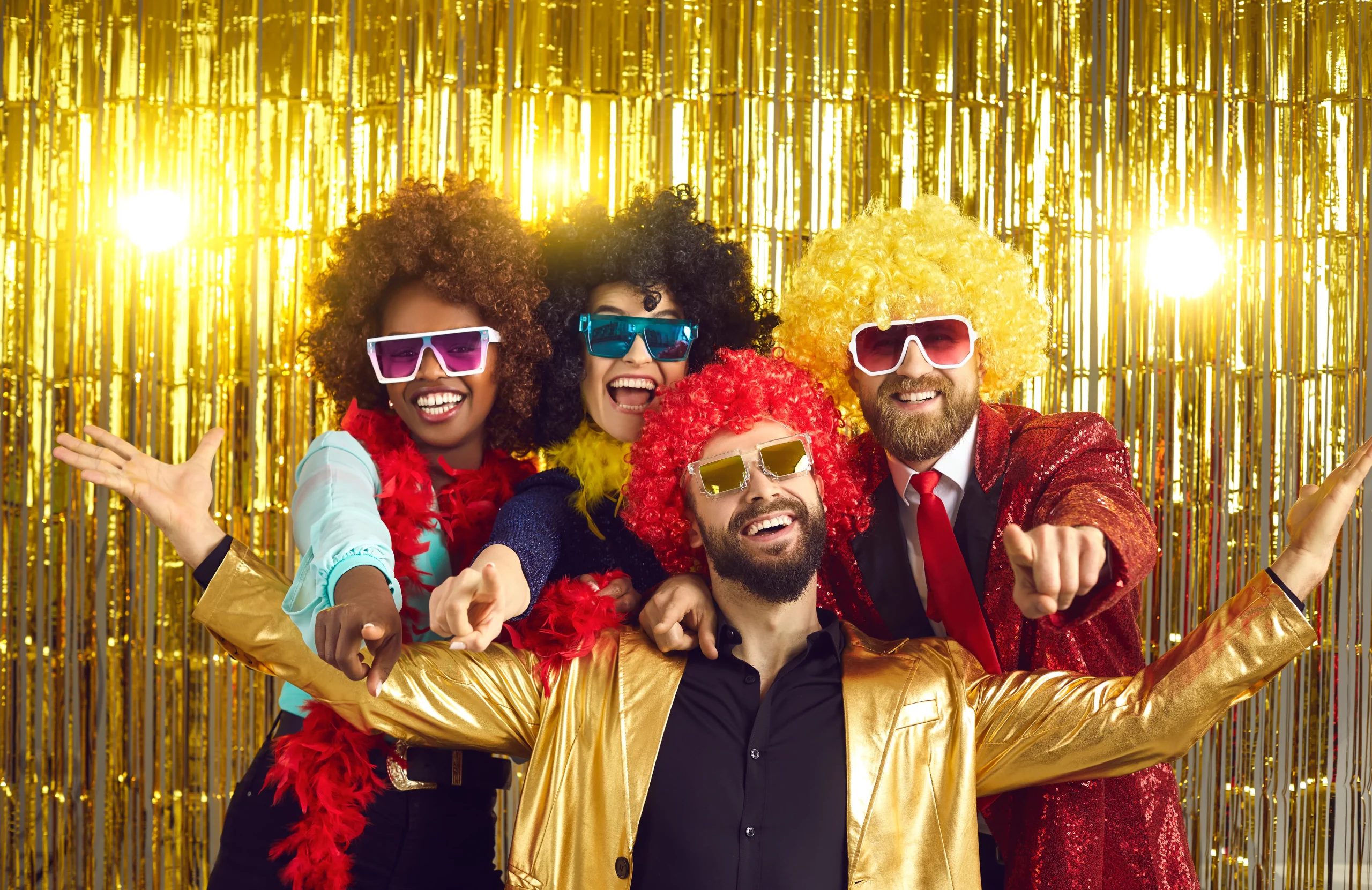 location-appareil-photo-particulier groupe d'amis devant un photobooth